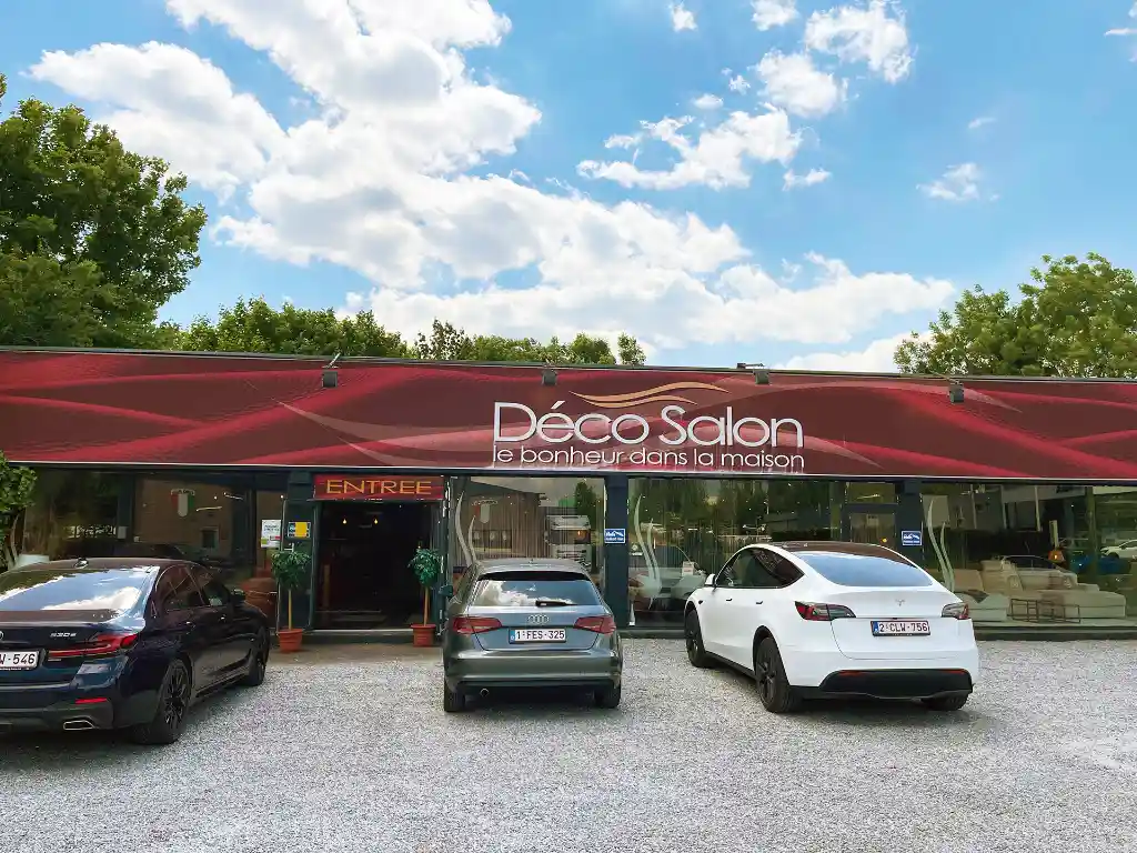 Vitrine magasin décosalon Canapés à Liège : cuir & tissu – Décosalon